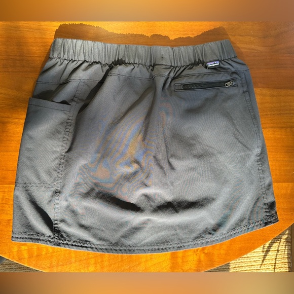 Patagonia Hiking Skirt w/ biker shorts - Picture 2 of 4
